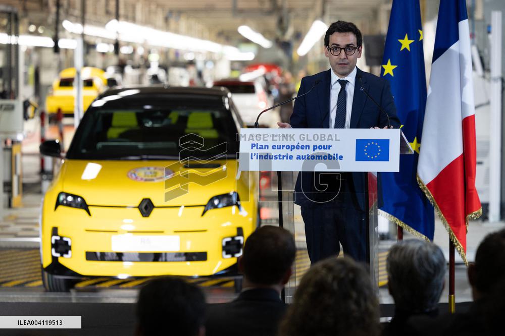 Visit of the Ampere ElectriCity Renault Manufacture site - Douai RL