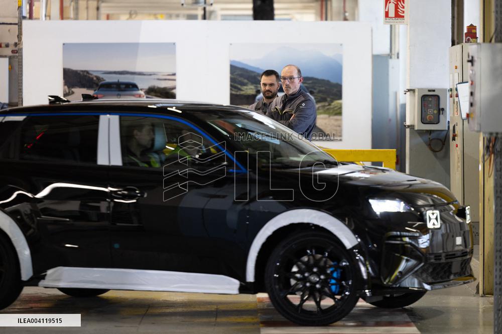 Visit of the Ampere ElectriCity Renault Manufacture site - Douai RL