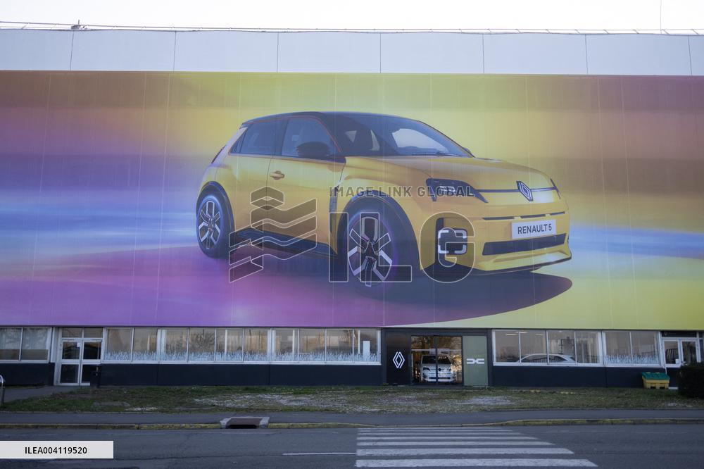 Visit of the Ampere ElectriCity Renault Manufacture site - Douai RL