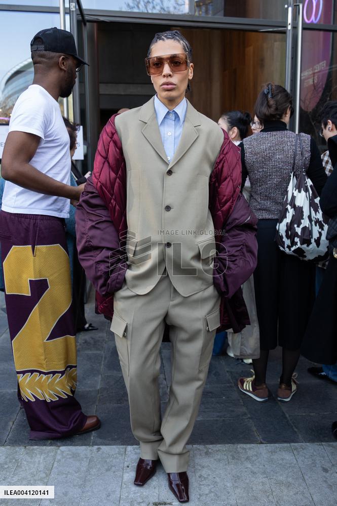 PFW - Stella McCartney PAP - Arrivals NB