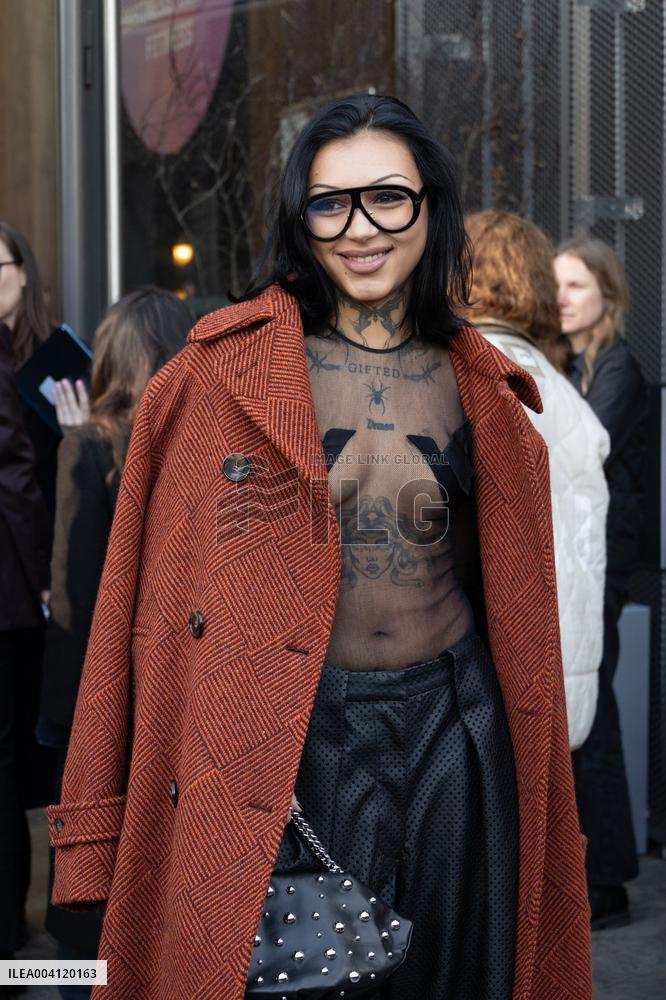 PFW - Stella McCartney PAP - Arrivals NB