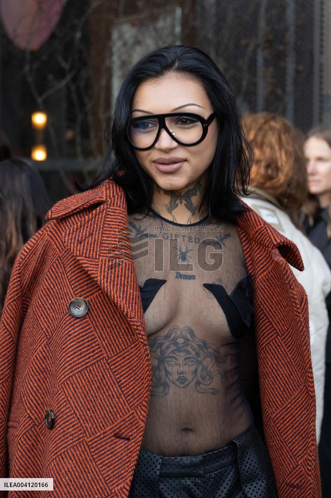 PFW - Stella McCartney PAP - Arrivals NB