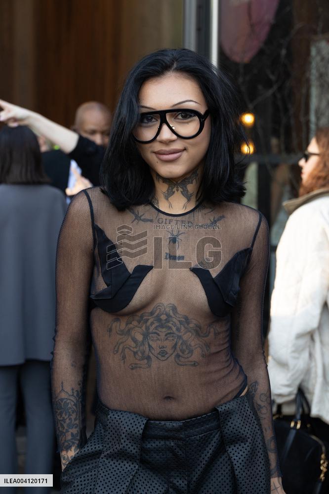 PFW - Stella McCartney PAP - Arrivals NB