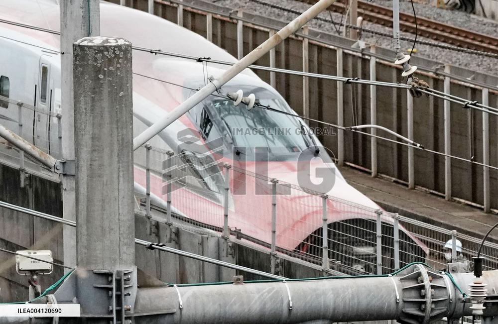 Shinkansen halted after train cars decouple