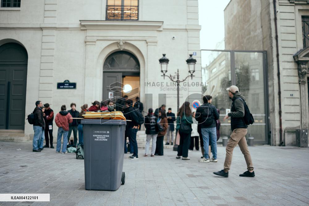 Protest by Sciences Po maintenance agents - Paris AJ