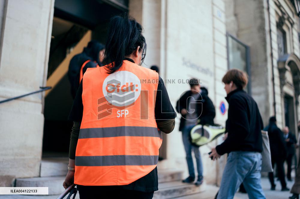 Protest by Sciences Po maintenance agents - Paris AJ