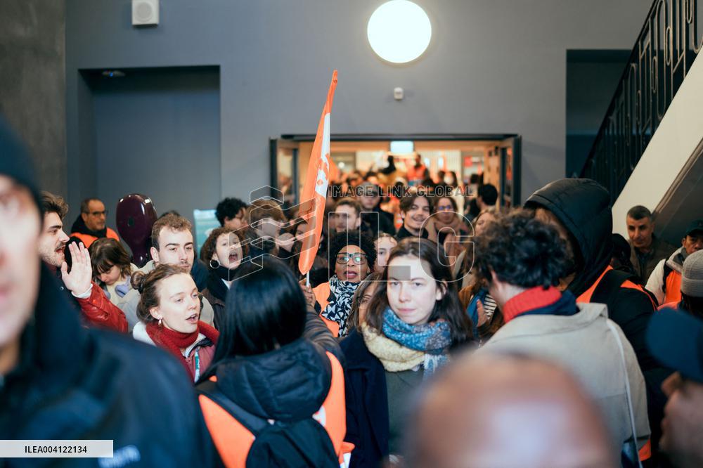 Protest by Sciences Po maintenance agents - Paris AJ