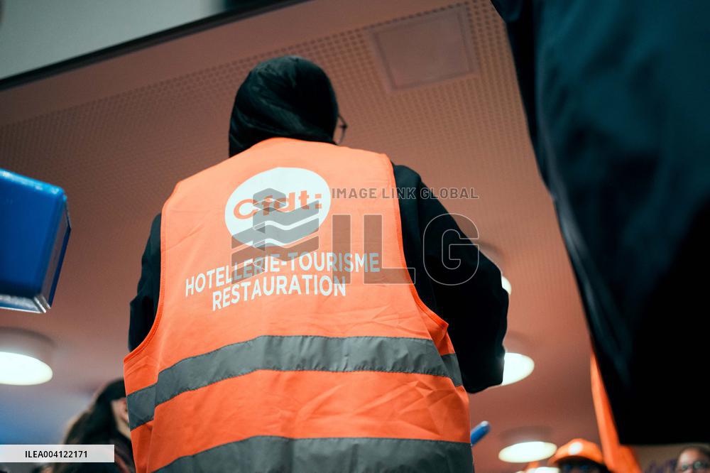 Protest by Sciences Po maintenance agents - Paris AJ