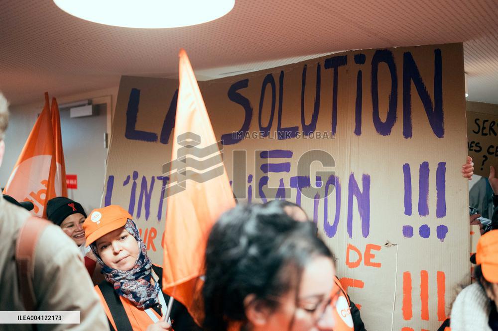Protest by Sciences Po maintenance agents - Paris AJ