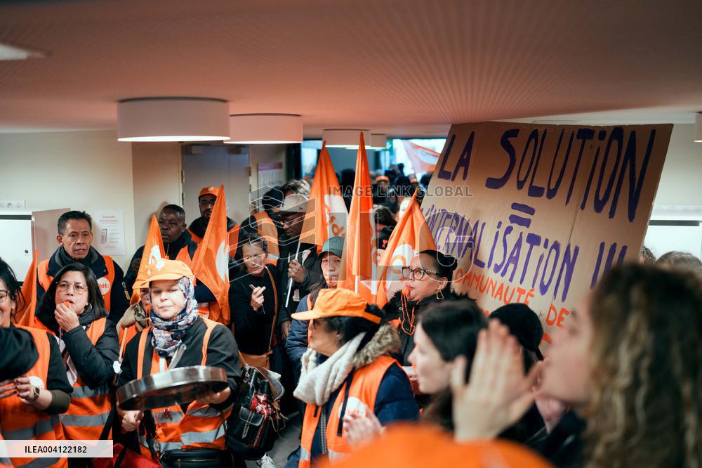 Protest by Sciences Po maintenance agents - Paris AJ