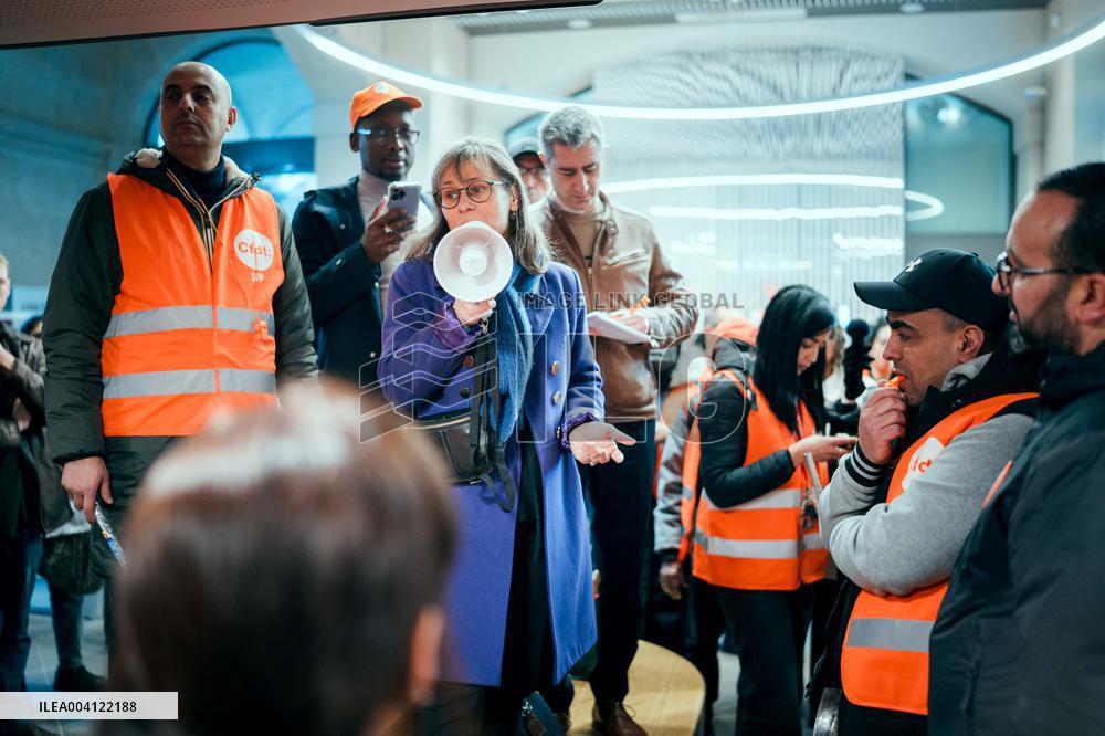 Protest by Sciences Po maintenance agents - Paris AJ