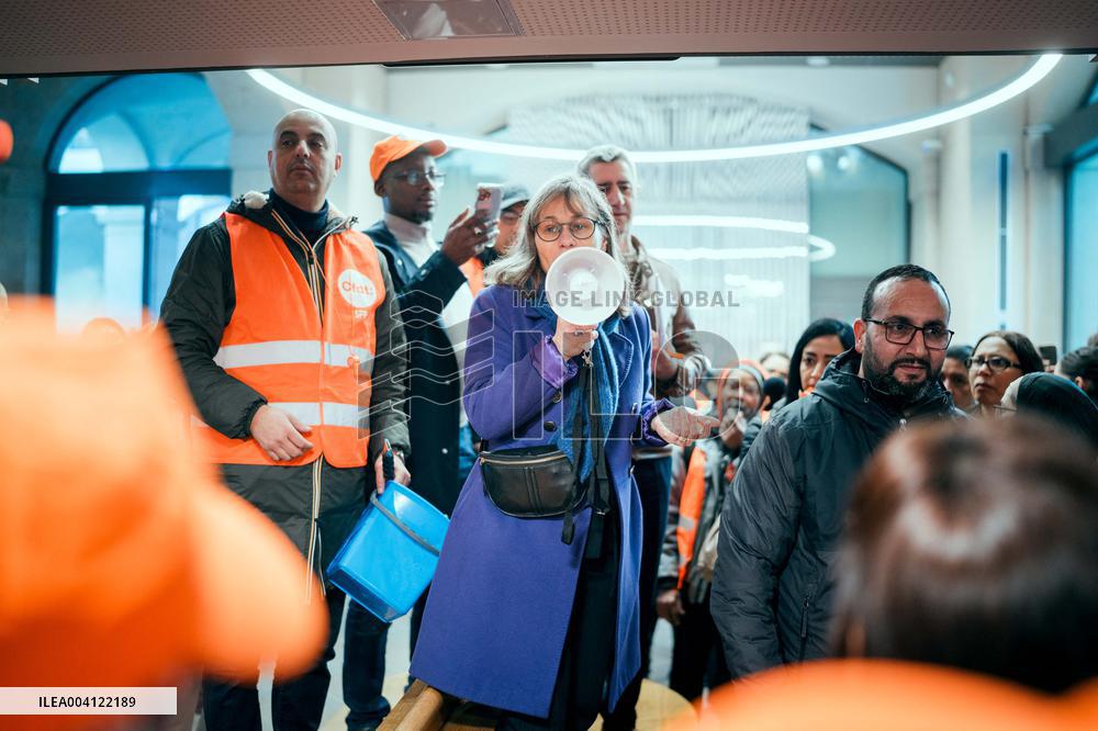Protest by Sciences Po maintenance agents - Paris AJ