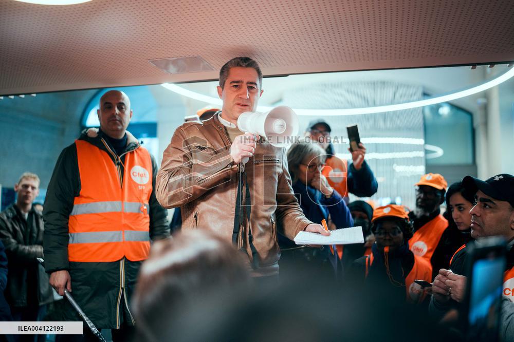 Protest by Sciences Po maintenance agents - Paris AJ