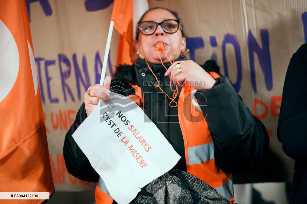 Protest by Sciences Po maintenance agents - Paris AJ
