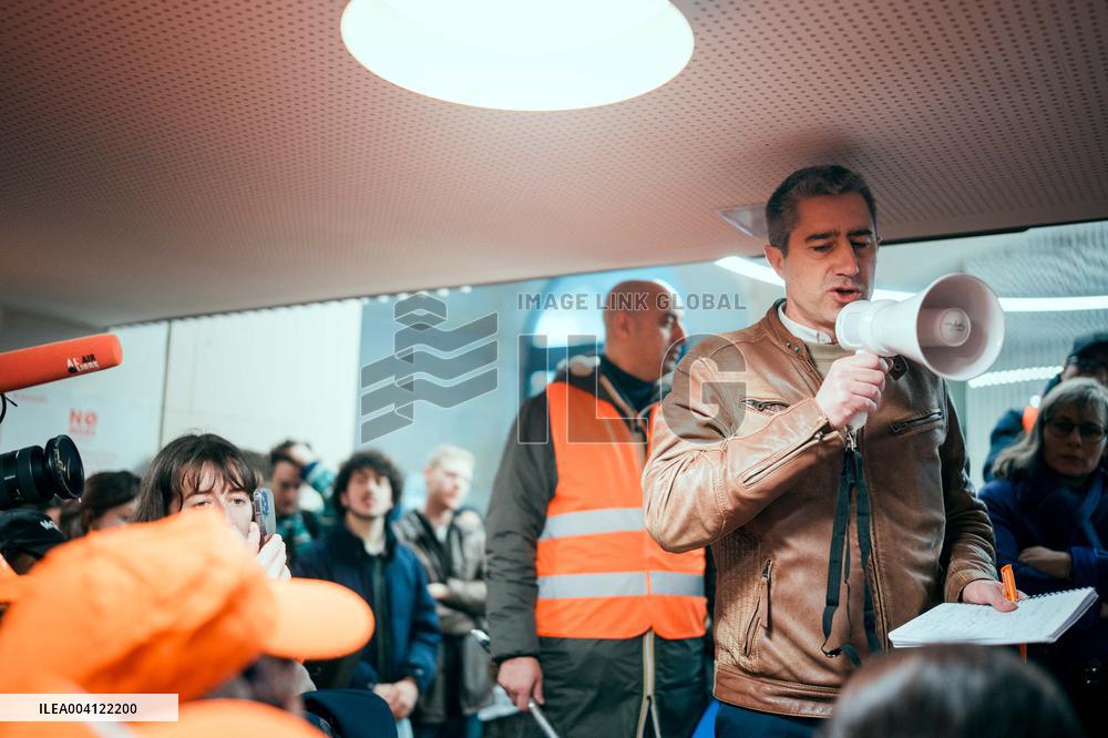 Protest by Sciences Po maintenance agents - Paris AJ