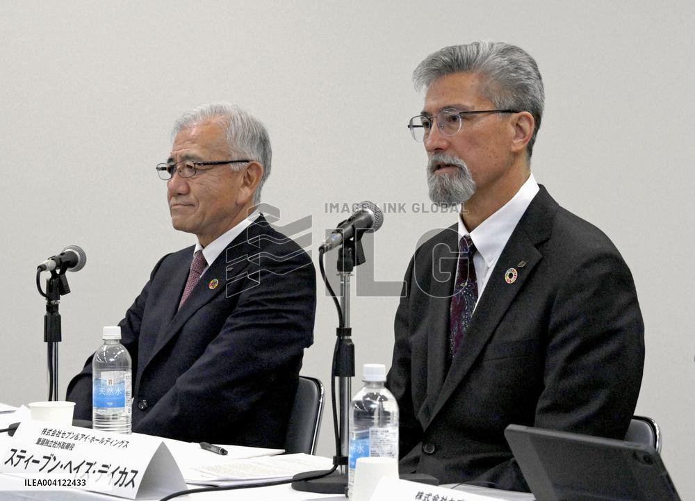 Seven & i names director Dacus as CEO