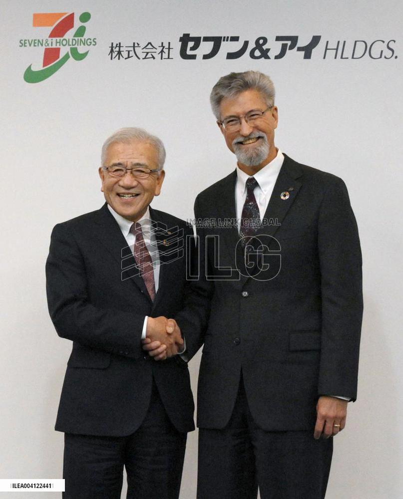 Seven & i names director Dacus as CEO