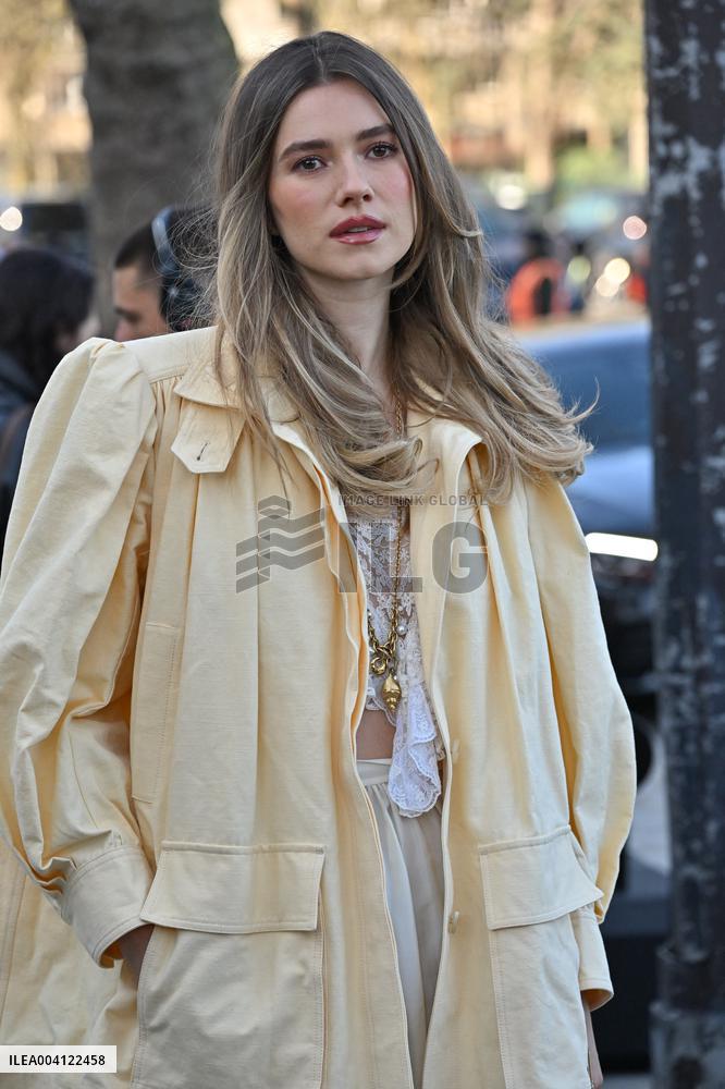 PFW Chloe Outside Arrivals