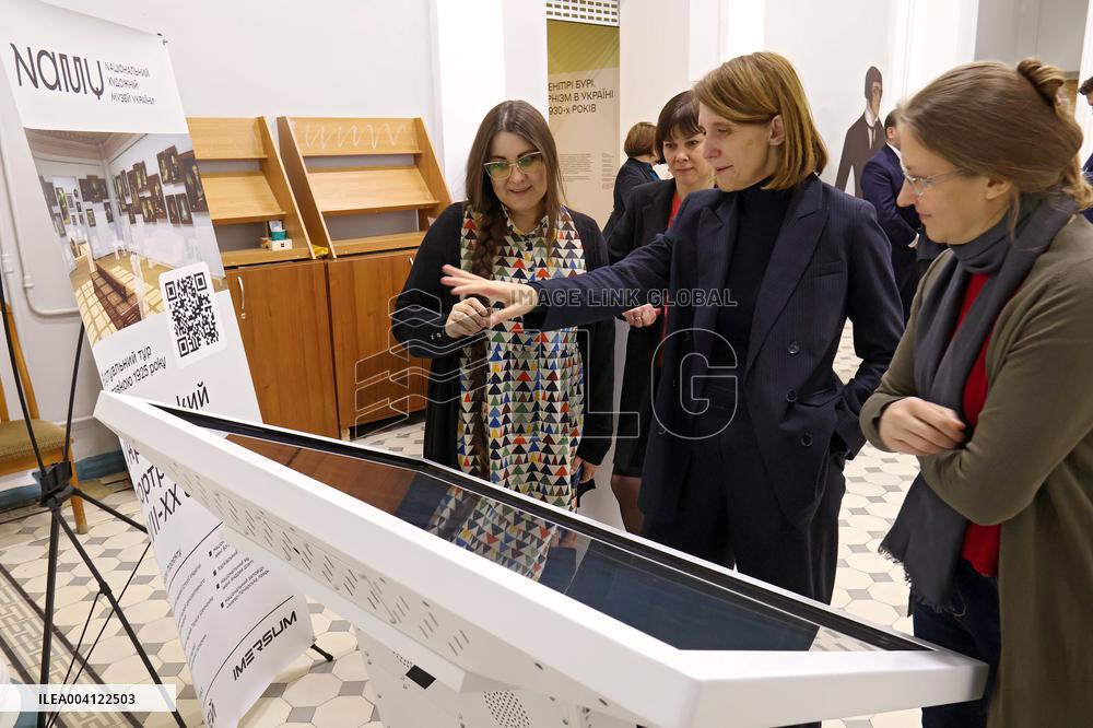 Polands Culture Minister visits Ukraines National Art Museum in Kyiv