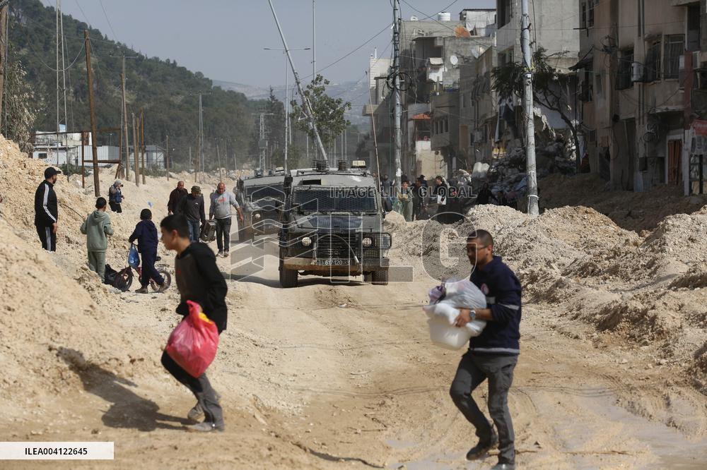 Palestinians Forced to Flee by Israeli Forces - Tulkarm