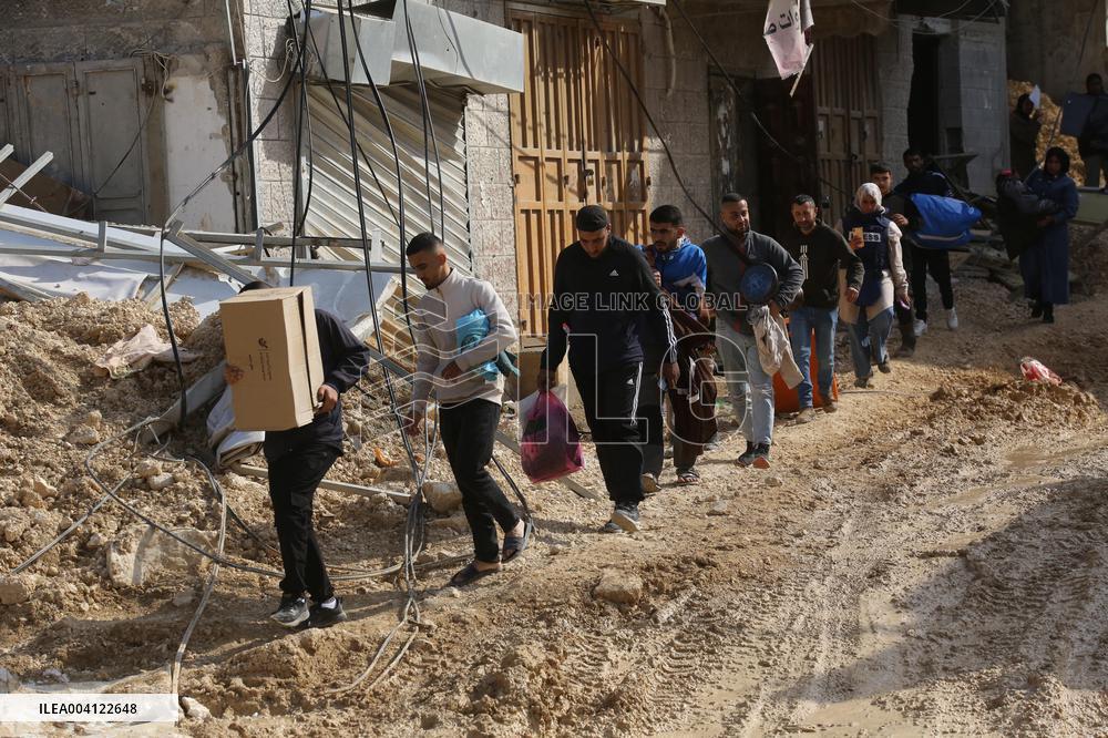 Palestinians Forced to Flee by Israeli Forces - Tulkarm