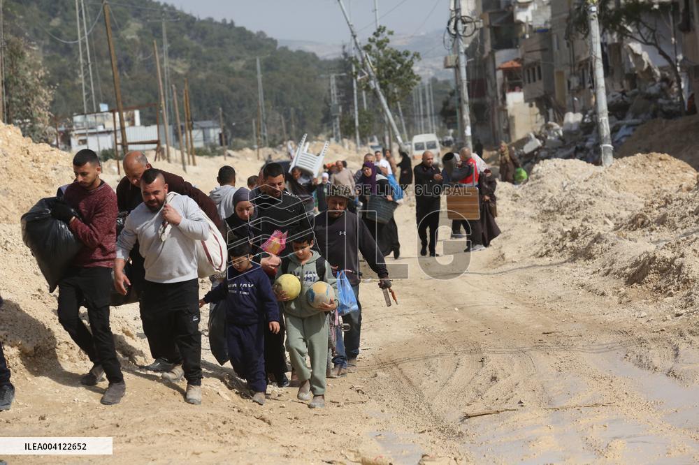 Palestinians Forced to Flee by Israeli Forces - Tulkarm