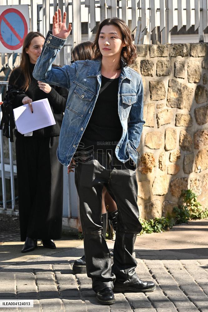 PFW Rabanne Outside Arrivals