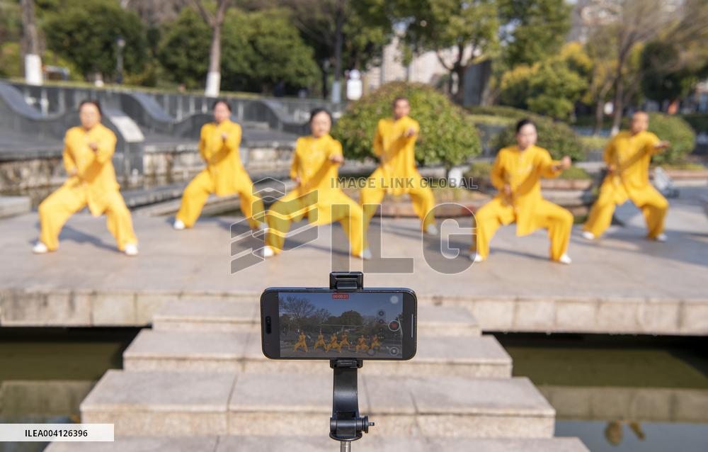 Residents Practice Qigong in Haian