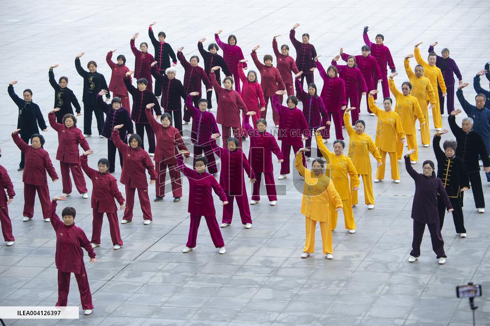 Residents Practice Qigong in Haian