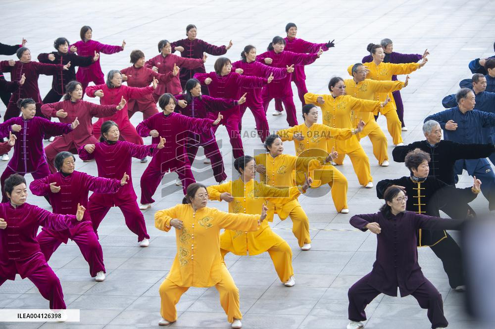 Residents Practice Qigong in Haian