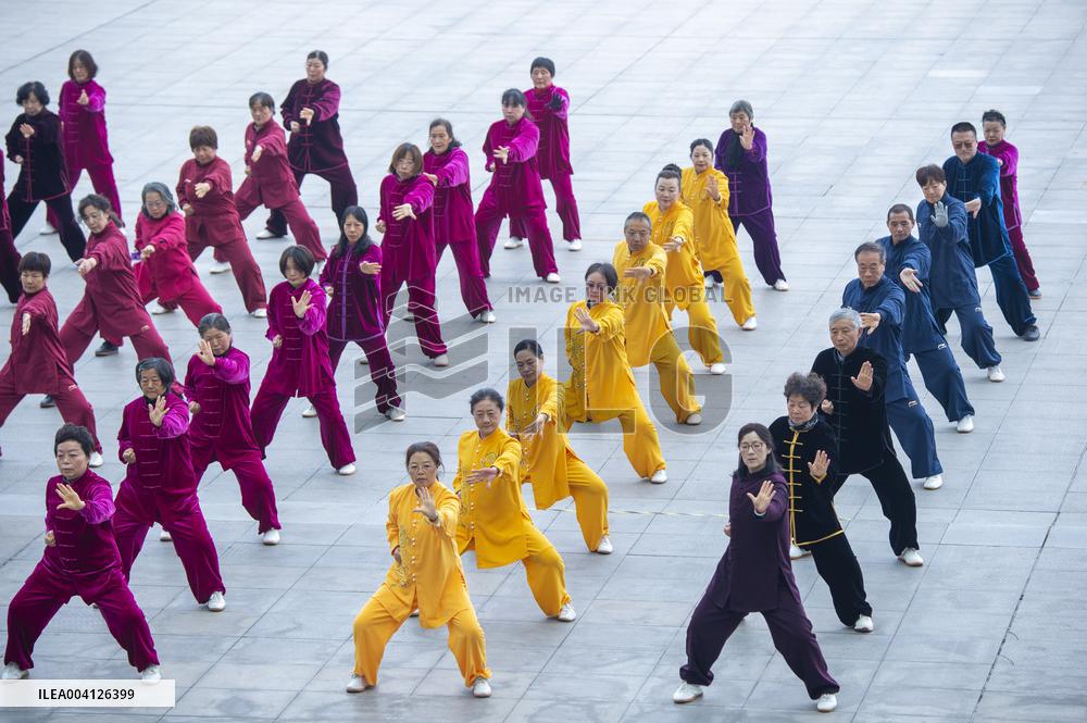 Residents Practice Qigong in Haian