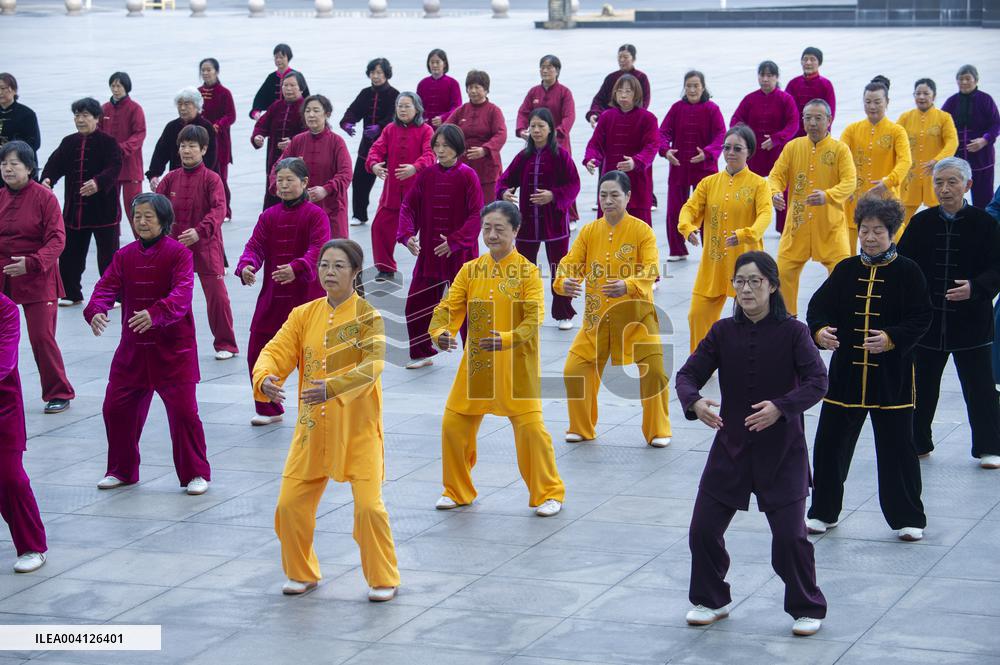 Residents Practice Qigong in Haian