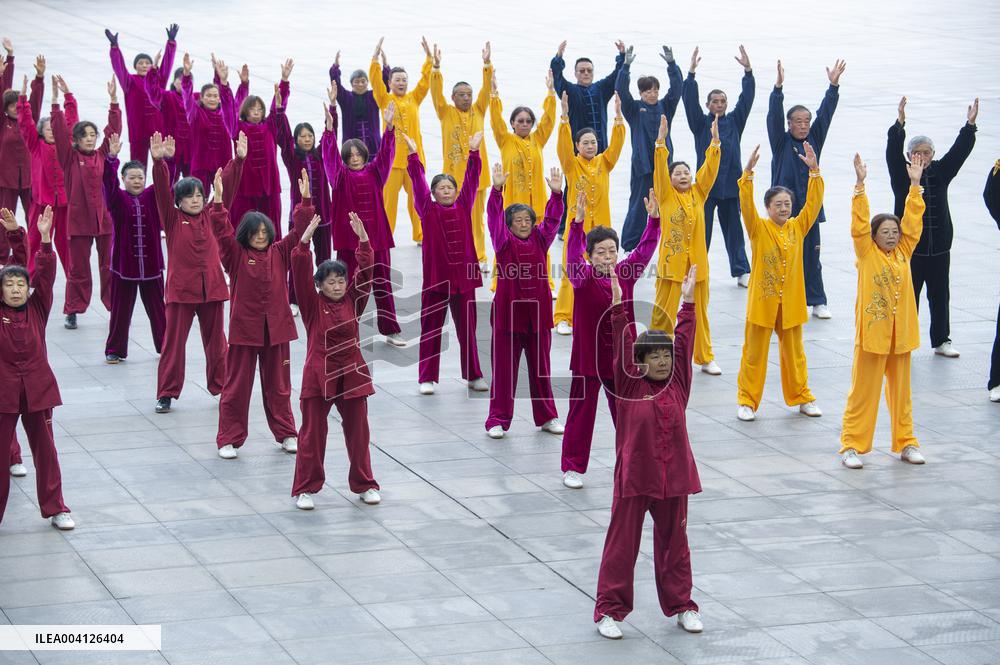 Residents Practice Qigong in Haian