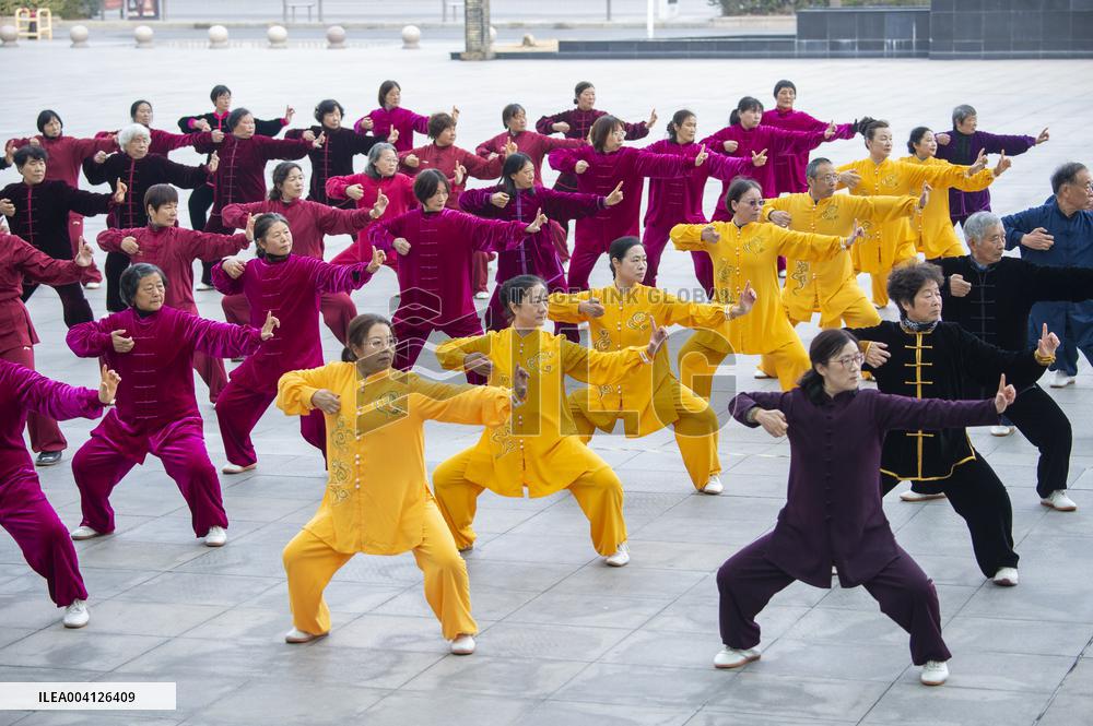 Residents Practice Qigong in Haian