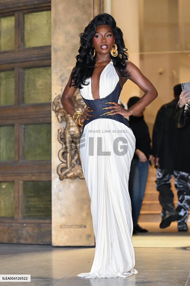 PFW Schiaparelli Arrivals