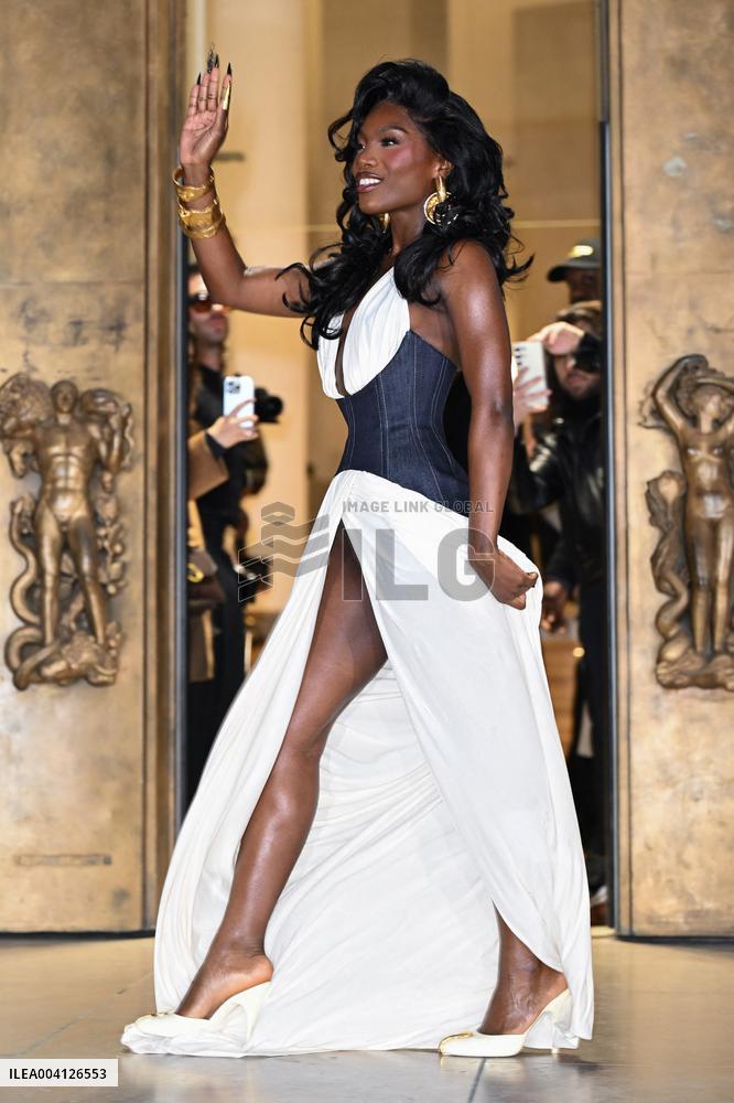 PFW Schiaparelli Arrivals