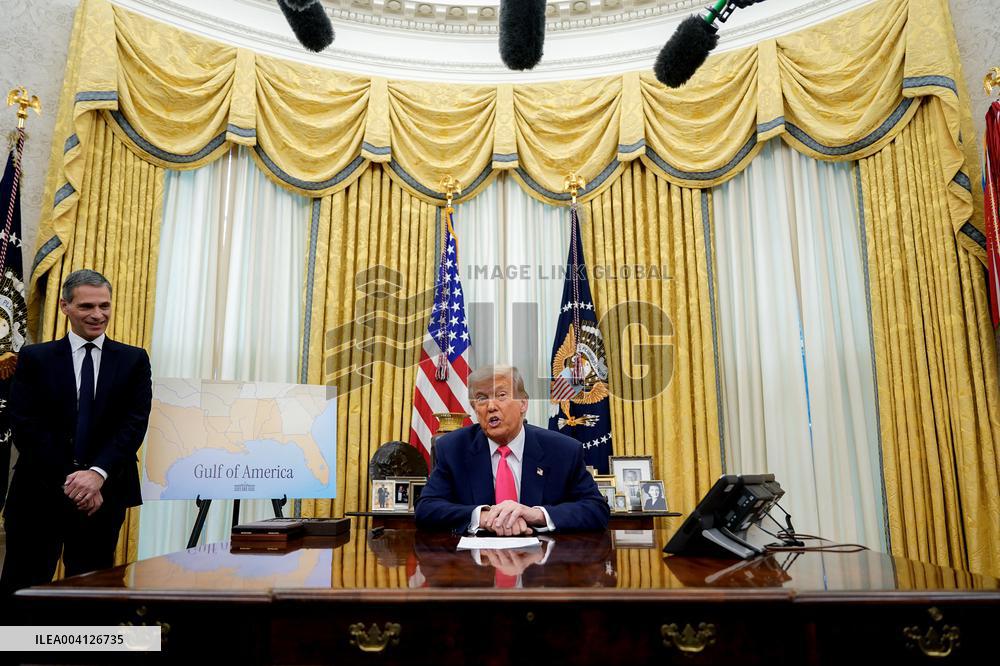 US President Donald Trump Signs Executive Order Pausing USMCA Tariffs