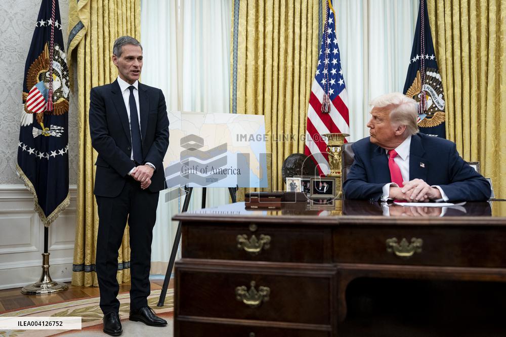 US President Donald Trump Signs Executive Order Pausing USMCA Tariffs