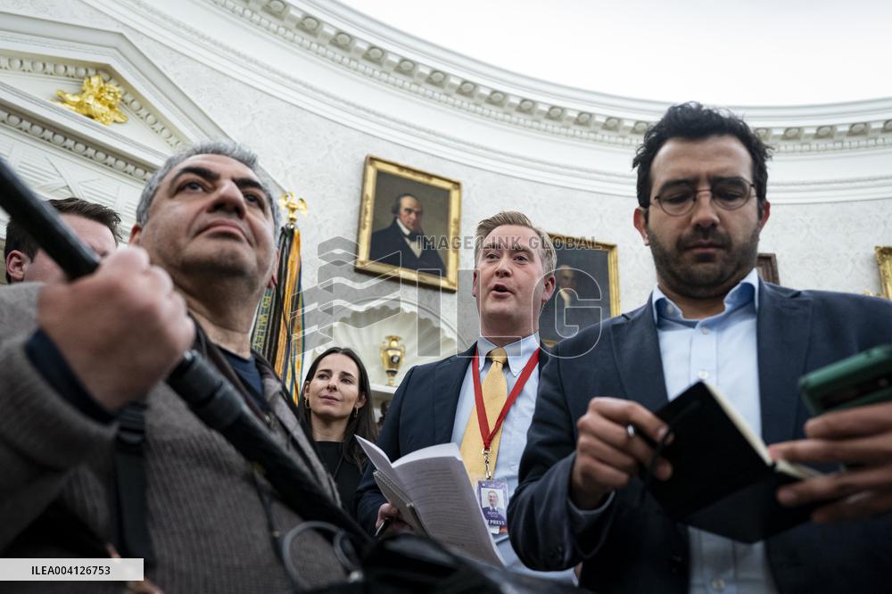 US President Donald Trump Signs Executive Order Pausing USMCA Tariffs