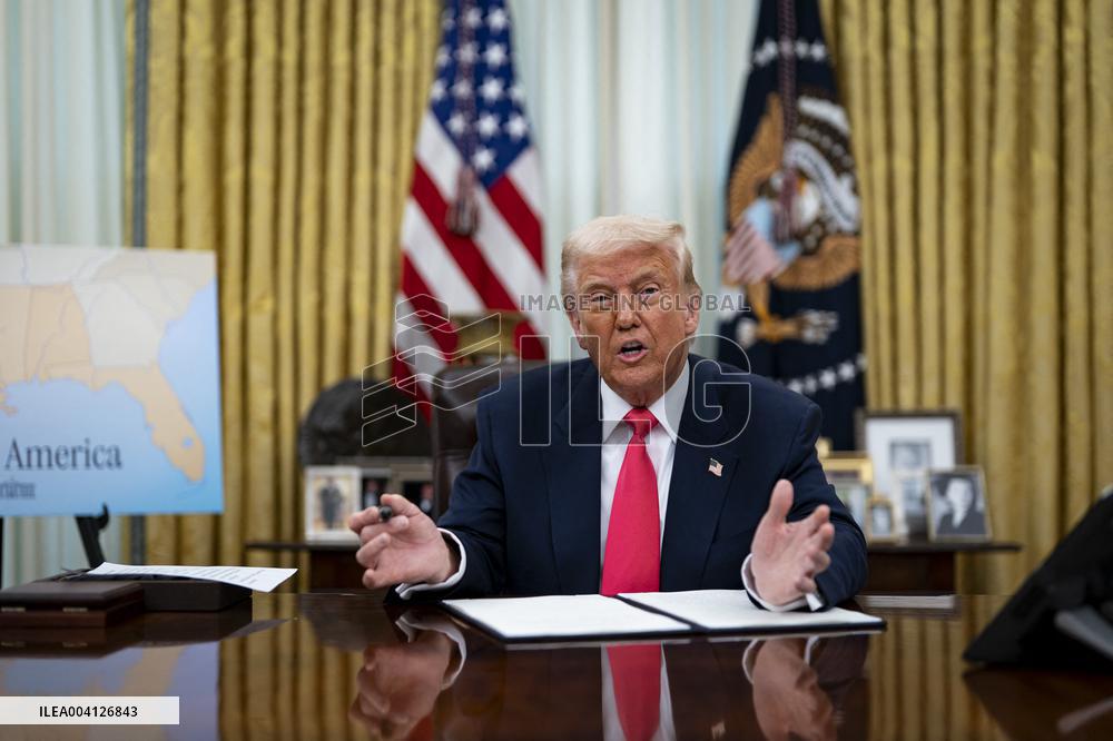 US President Donald Trump Signs Executive Order Pausing USMCA Tariffs