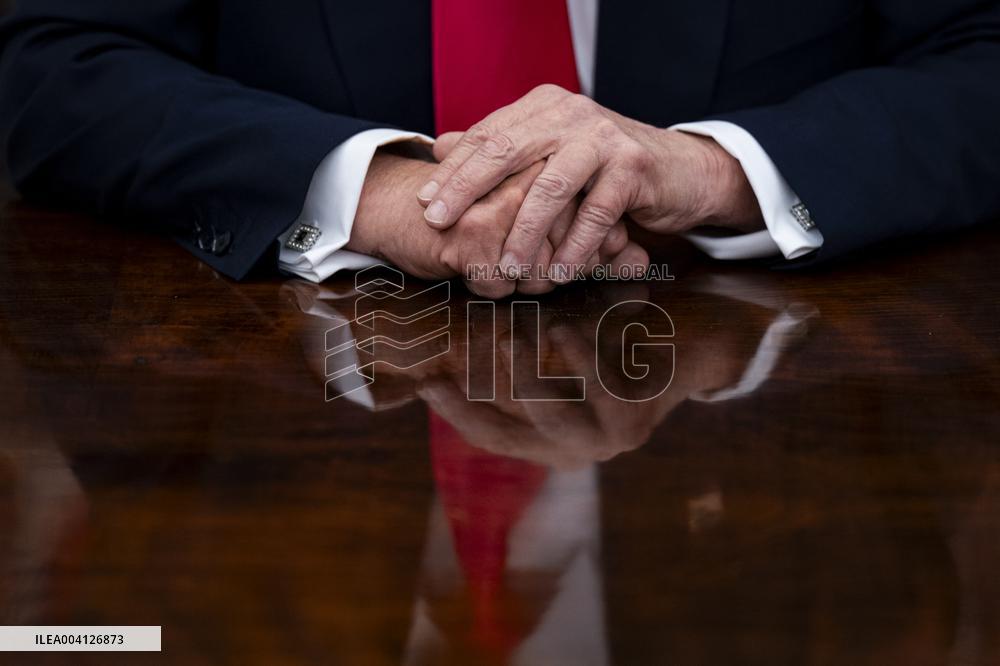 US President Donald Trump Signs Executive Order Pausing USMCA Tariffs