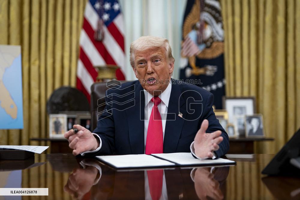 US President Donald Trump Signs Executive Order Pausing USMCA Tariffs