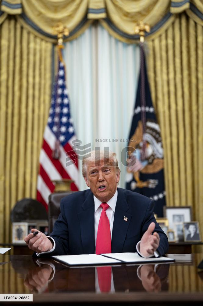 US President Donald Trump Signs Executive Order Pausing USMCA Tariffs