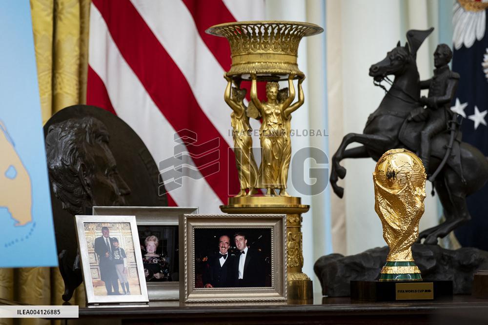 US President Donald Trump Signs Executive Order Pausing USMCA Tariffs