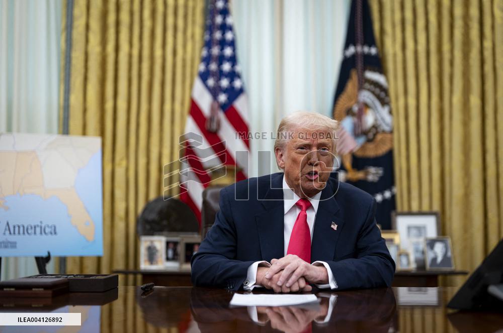 US President Donald Trump Signs Executive Order Pausing USMCA Tariffs