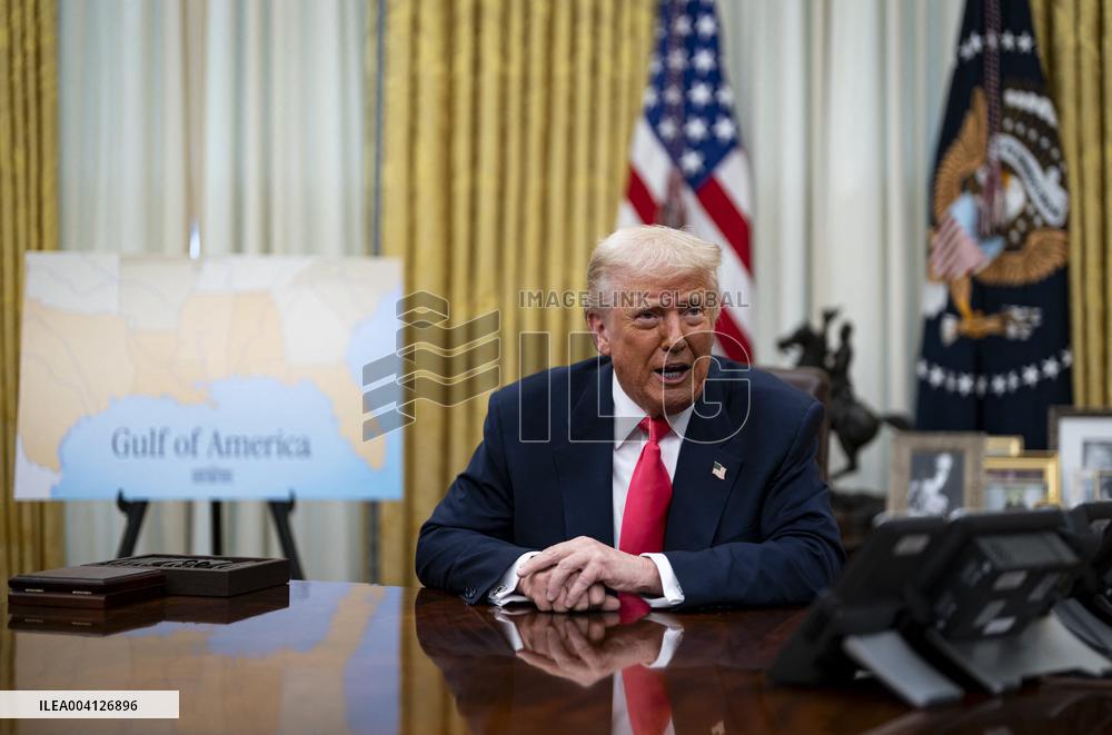 US President Donald Trump Signs Executive Order Pausing USMCA Tariffs