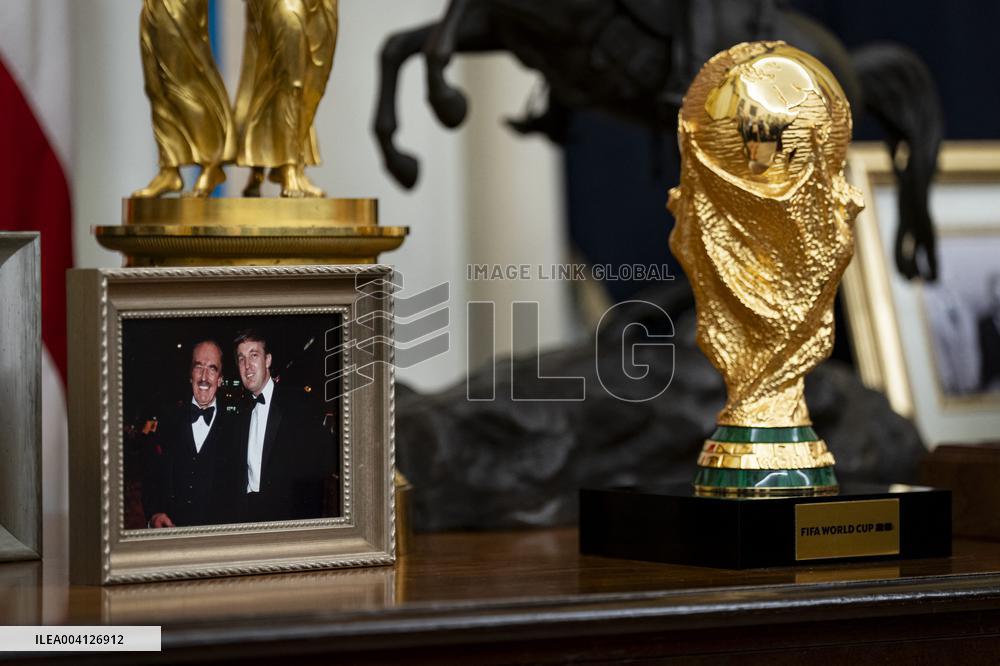 US President Donald Trump Signs Executive Order Pausing USMCA Tariffs