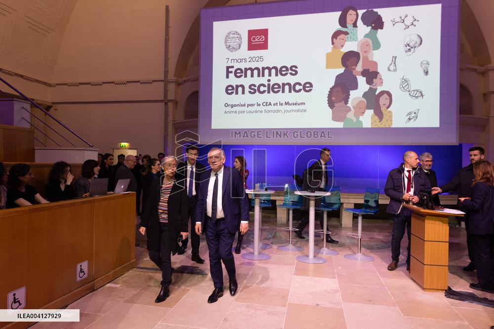 PM Bayrou Takes Part In A Meeting About Women In Science - Paris