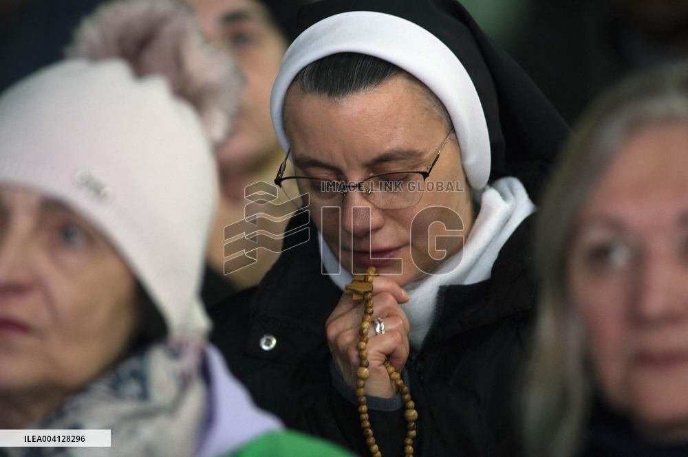 Rosary Prayer For Pope Francis' Health - Vatican