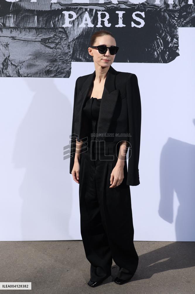 PFW Givenchy Photocall